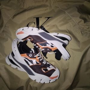 CALVIN KLEIN 205W39NYC Claire